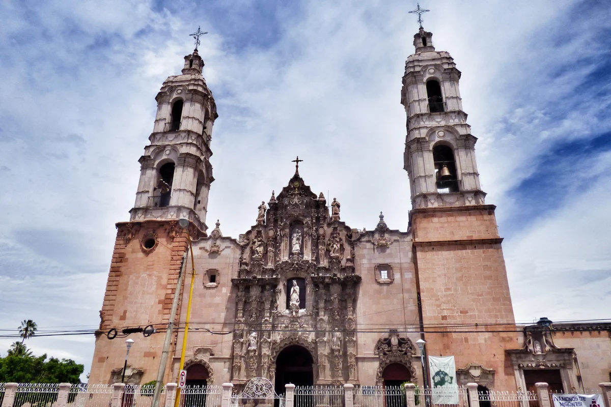 Templo_del_Santuario_de_Nuestra_Señora_de_Guadalupe,_Aguascalientes,_Ags.